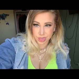 Meet your Posher, Viktoria